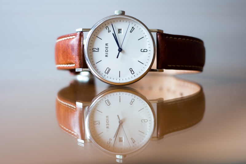 maroquinerie-CUERS-min_analog-watch-1869928